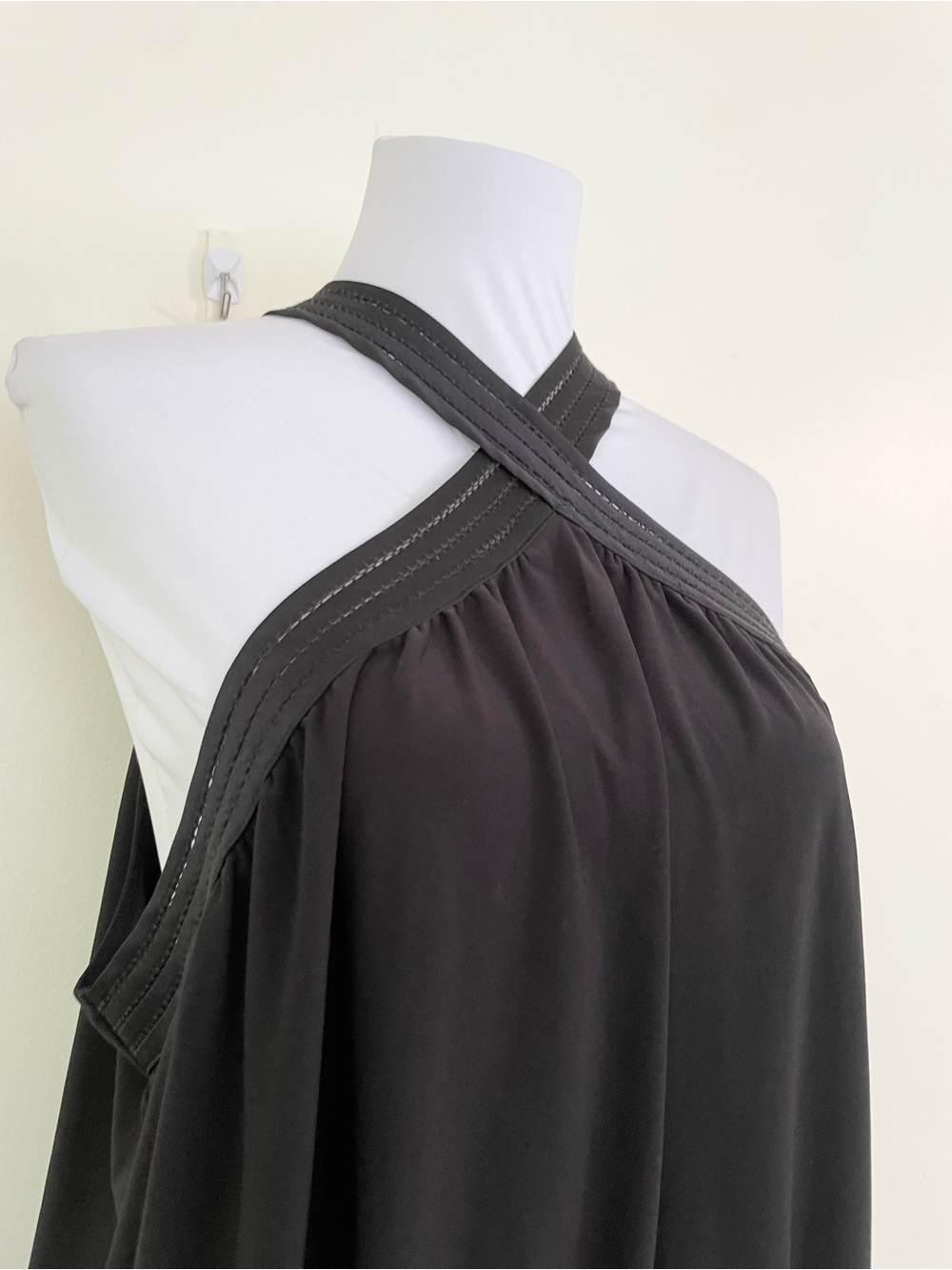 White House Black Market Cross Front Halter Top in Black L Large Keyhole Back - Picture 4 of 10